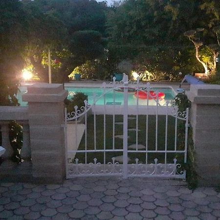 Le Jardin De Mae Lejlighed Bouc-Bel-Air Eksteriør billede